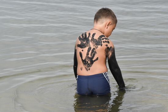 Отдых на озере с лечебной грязью Чокрак в Крыму