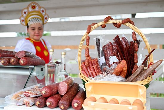 "Мясной" фестиваль на Истринской сыроварне Олега Сироты