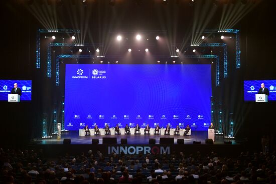 Стратегическая сессия в рамках выставки "Иннопром-2023" в Екатеринбурге