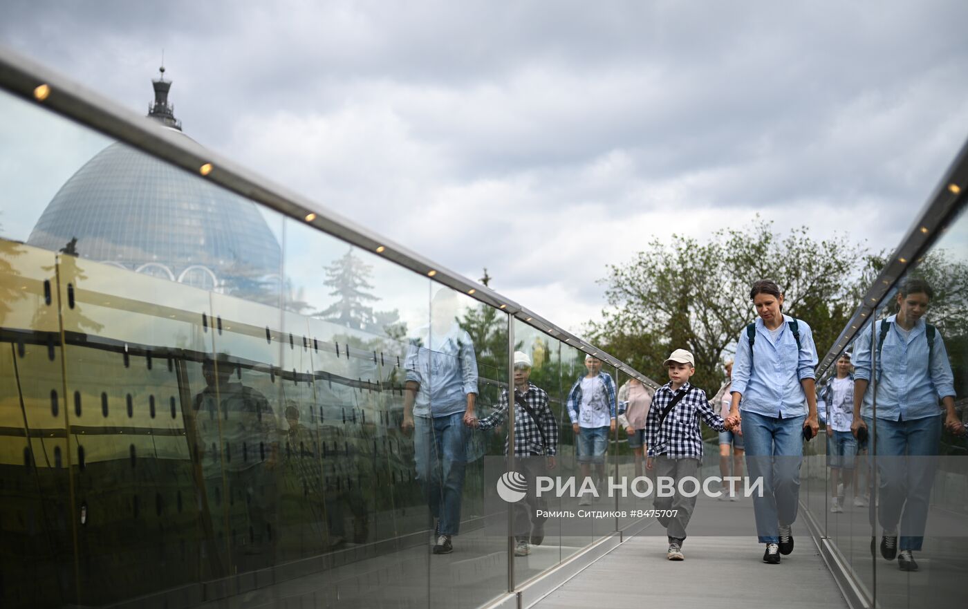 Пешеходный аттракцион "Лента Мебиуса" и сад пяти чувств на ВДНХ 