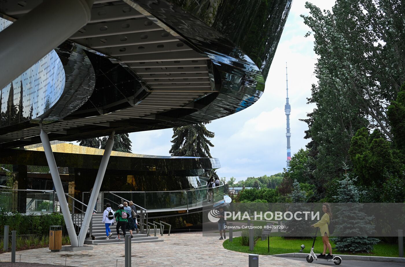 Пешеходный аттракцион "Лента Мебиуса" и сад пяти чувств на ВДНХ 