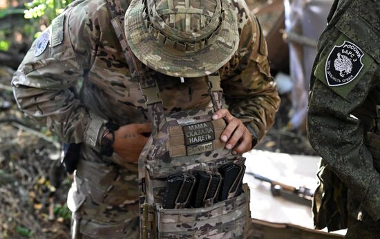 Дмитрий Рогозин наградил бойцов добровольческого батальона на Запорожском направлении