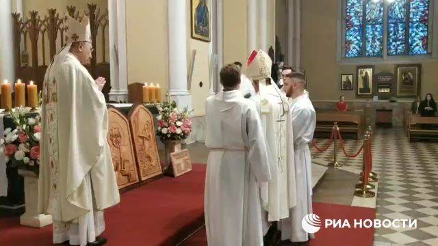 Барельеф святого Николая передан российским католикам в Москве