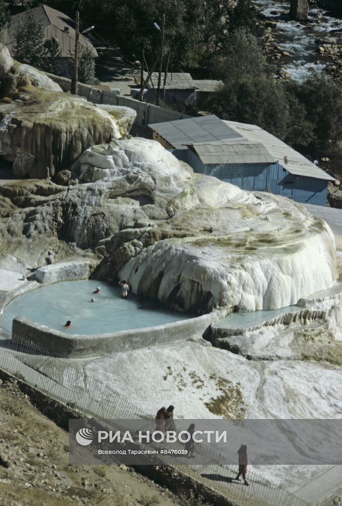 Горячие минеральные источники Гармчашма