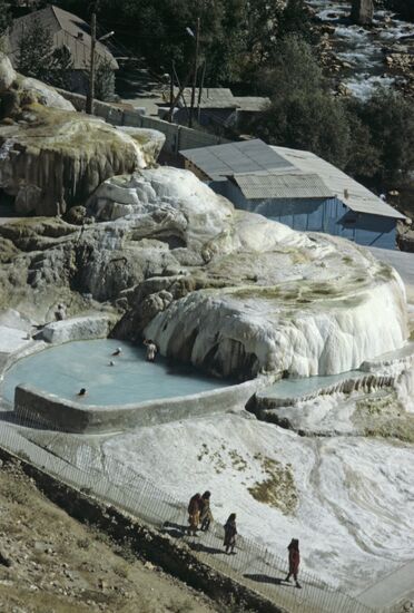Горячие минеральные источники Гармчашма