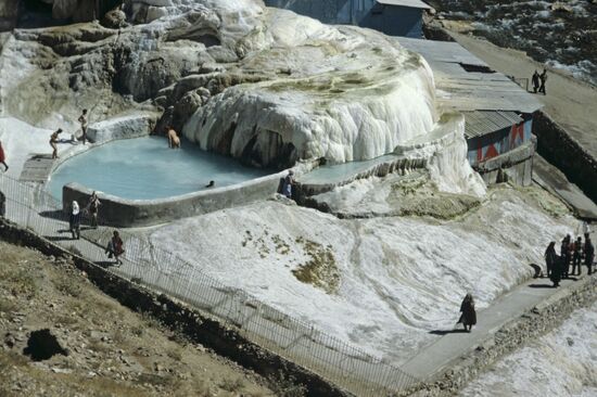 Горячие минеральные источники Гармчашма