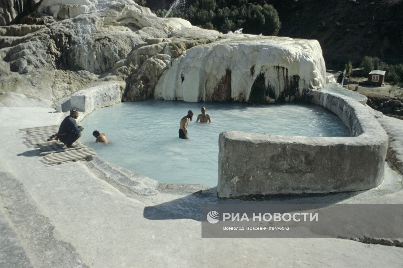 Горячие минеральные источники Гармчашма