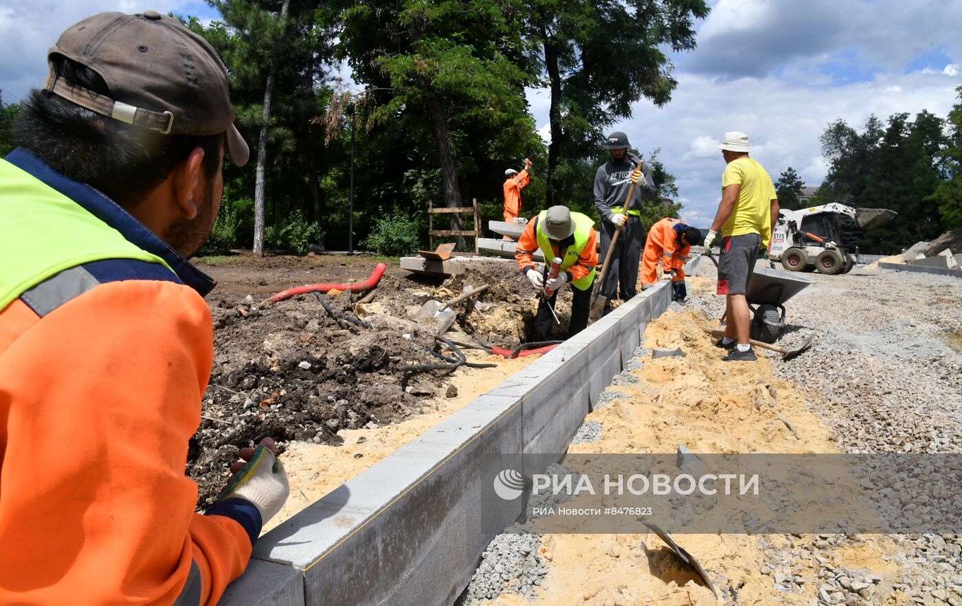 Реконструкция сквера Молодой гвардии в Луганске