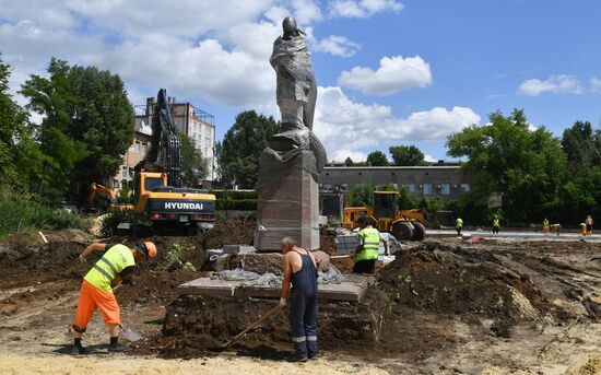 Реконструкция сквера Молодой гвардии в Луганске