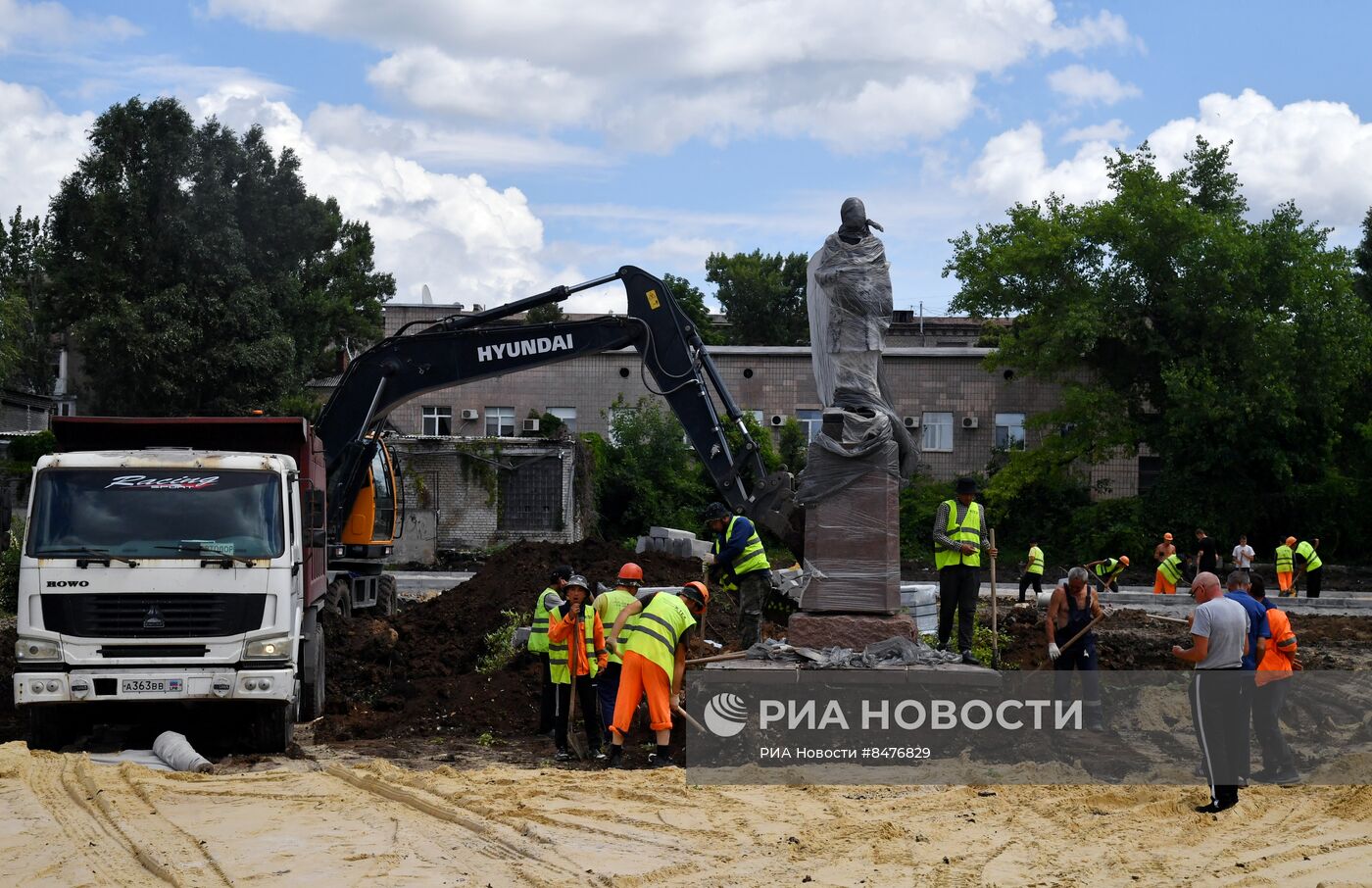 Реконструкция сквера Молодой гвардии в Луганске