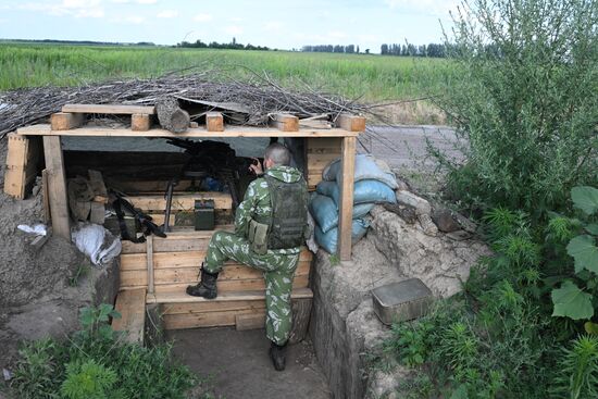 Боевые позиции добровольческого отряда "Барс"