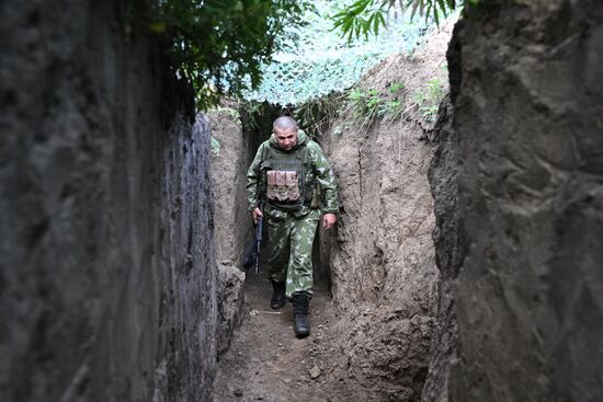 Боевые позиции добровольческого отряда "Барс"