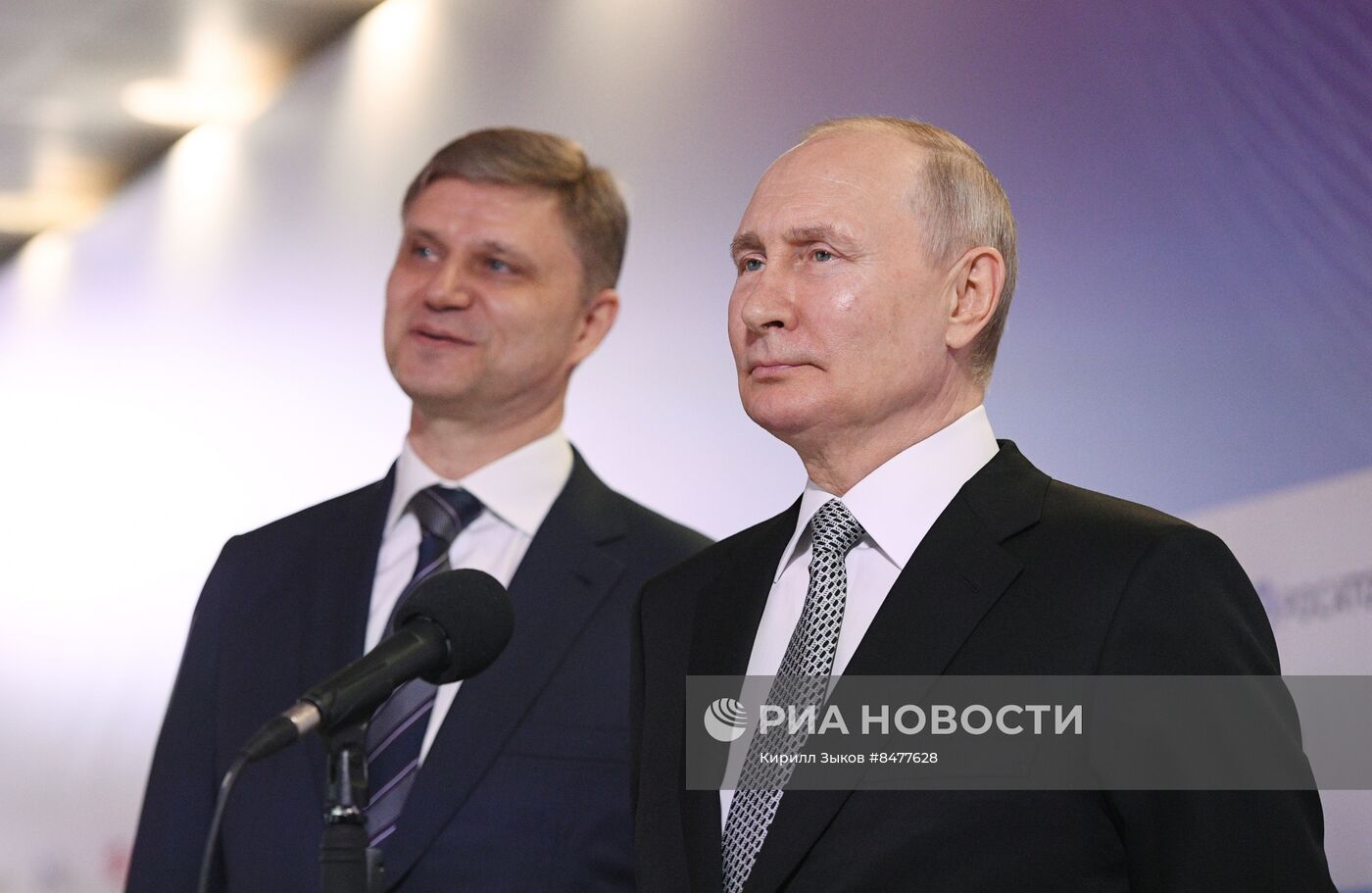 Президент РФ В. Путин посетил форум будущих технологий