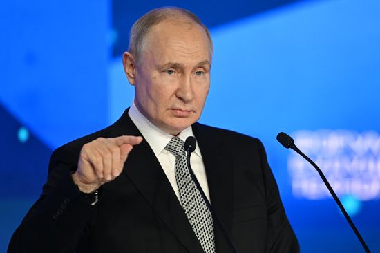 Президент РФ В. Путин посетил форум будущих технологий 