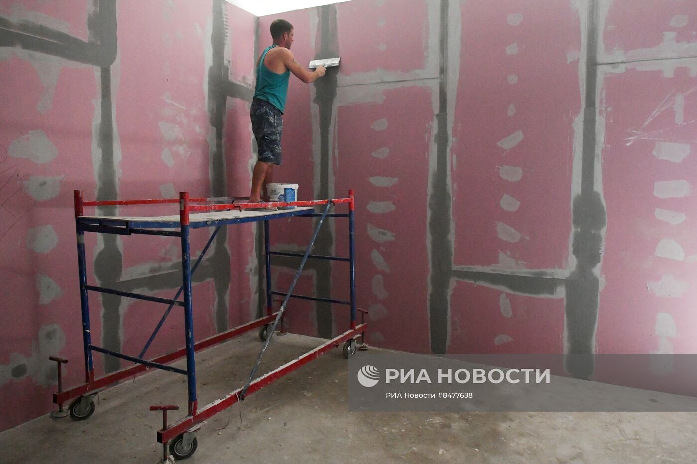 Строительство молодежного центра в Луганске