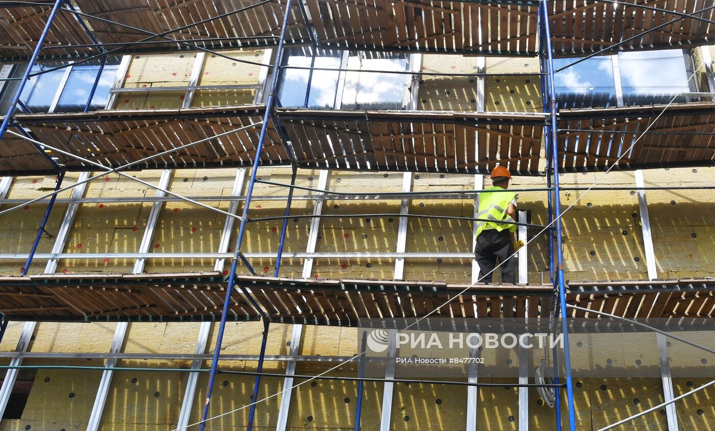 Строительство молодежного центра в Луганске