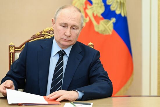 Президент РФ В. Путин провел совещание Совбеза РФ