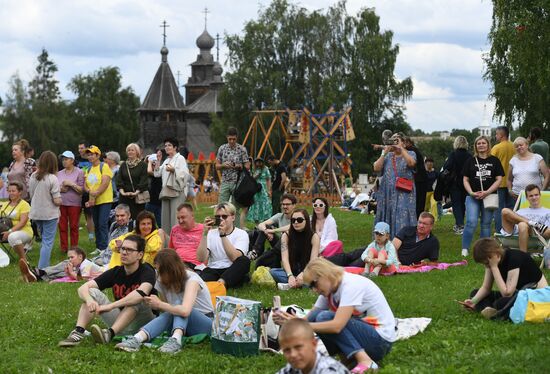 Праздник-фестиваль "День огурца" в Суздале