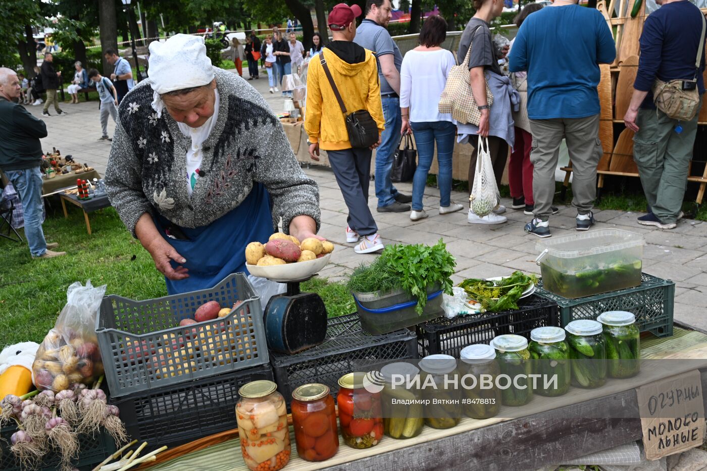 Праздник-фестиваль "День огурца" в Суздале