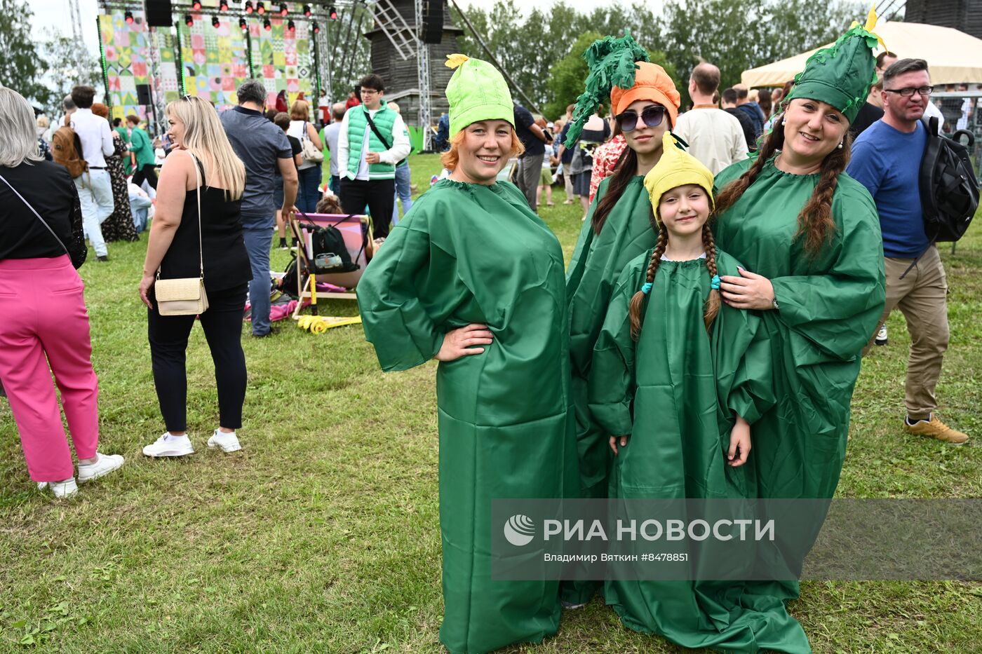 Праздник-фестиваль "День огурца" в Суздале