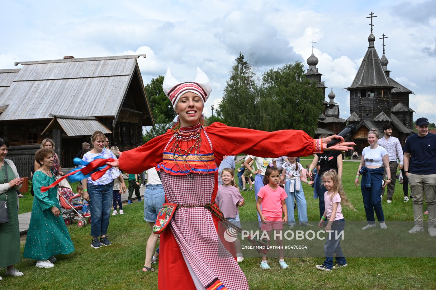 Праздник-фестиваль "День огурца" в Суздале