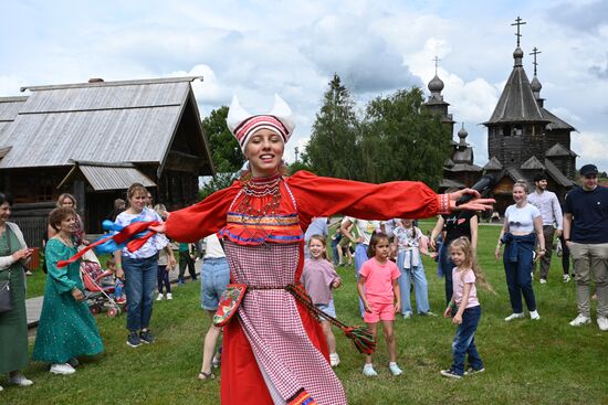 Праздник-фестиваль "День огурца" в Суздале