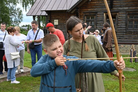 Праздник-фестиваль "День огурца" в Суздале