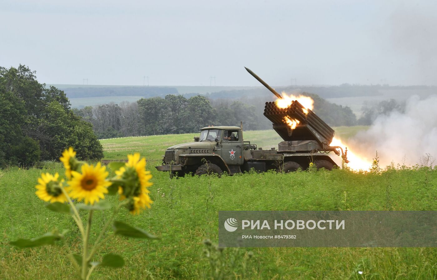 Боевая работа РСЗО БМ-21 "Град" и САУ 2С19 М2 "Мста-С" на Сватовско-Кременном направлении