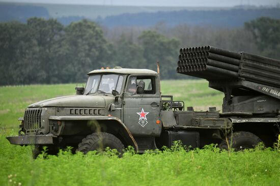 Боевая работа РСЗО БМ-21 "Град" и САУ 2С19 М2 "Мста-С" на Сватовско-Кременном направлении