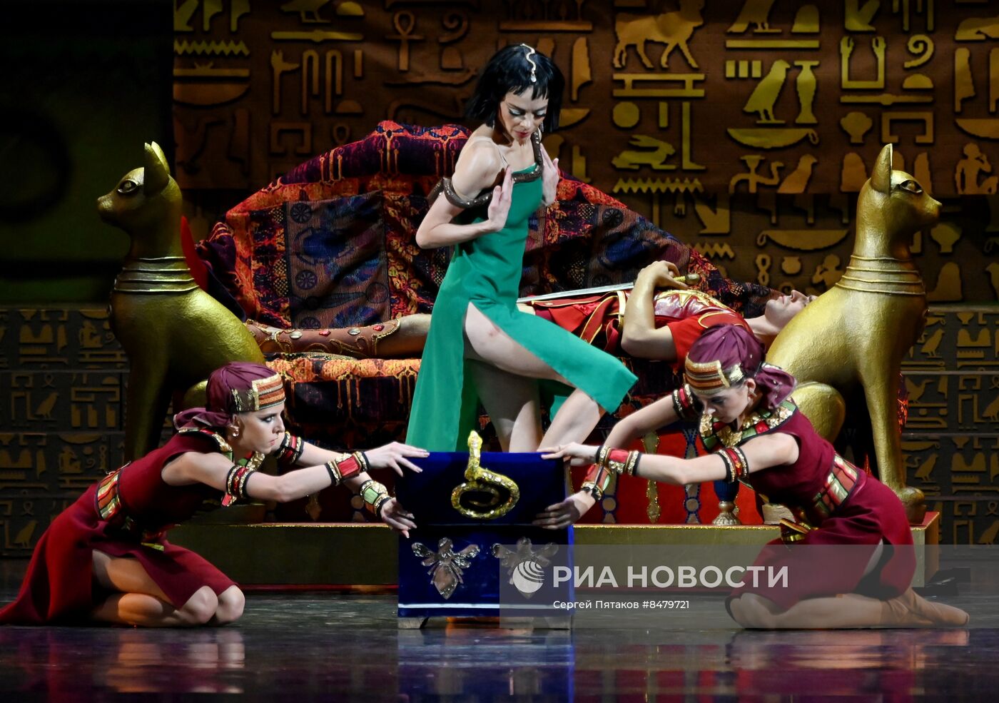 Спектакль "Клеопатра" на сцене Государственного Кремлевского Дворца