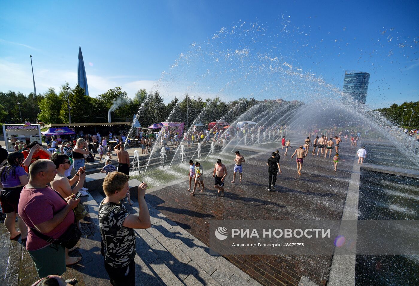 Теплая погода в Санкт-Петербурге