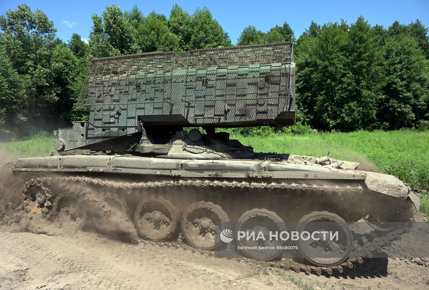 Работа экипажа тяжелой огнеметной системы ТОС-1А Центрального военного округа на Краснолиманском направлении