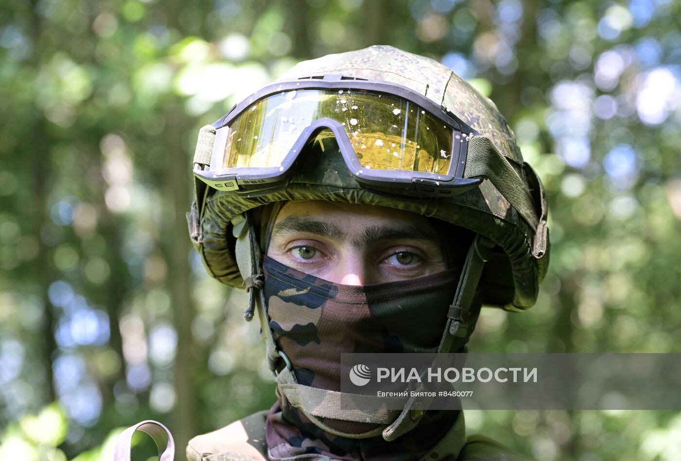 Работа экипажа тяжелой огнеметной системы ТОС-1А Центрального военного округа на Краснолиманском направлении