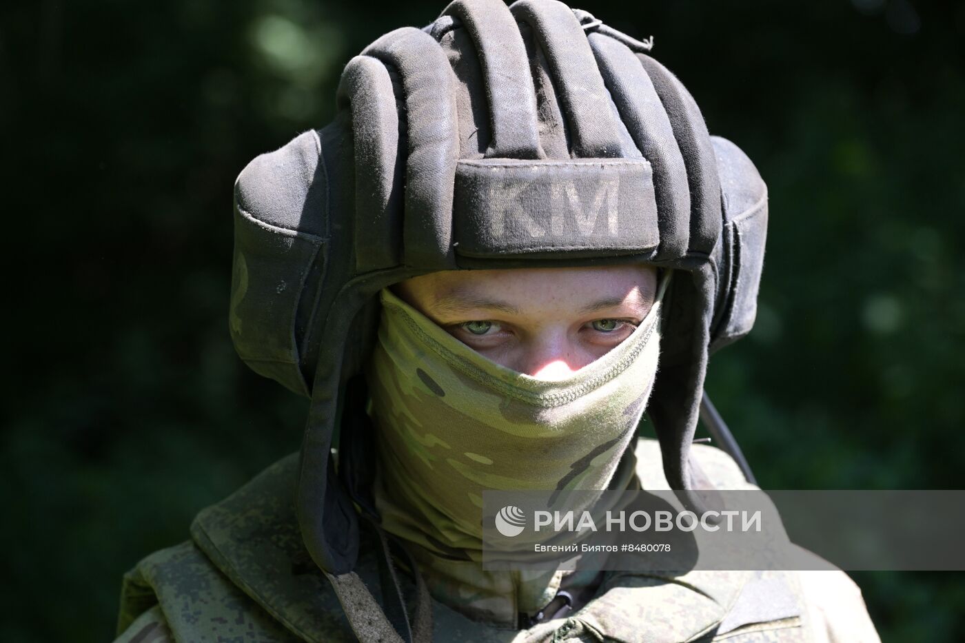 Работа экипажа тяжелой огнеметной системы ТОС-1А Центрального военного округа на Краснолиманском направлении