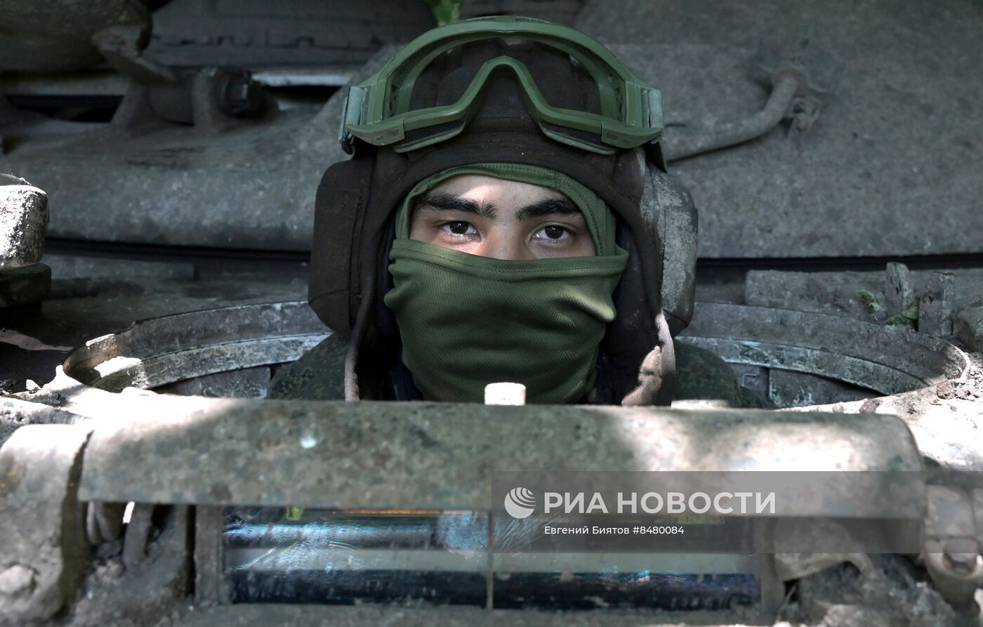 Работа экипажа тяжелой огнеметной системы ТОС-1А Центрального военного округа на Краснолиманском направлении