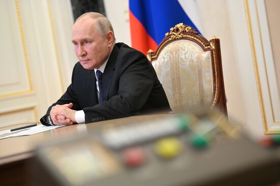 Президент РФ В. Путин провёл совещание по ситуации в районе Крымского моста