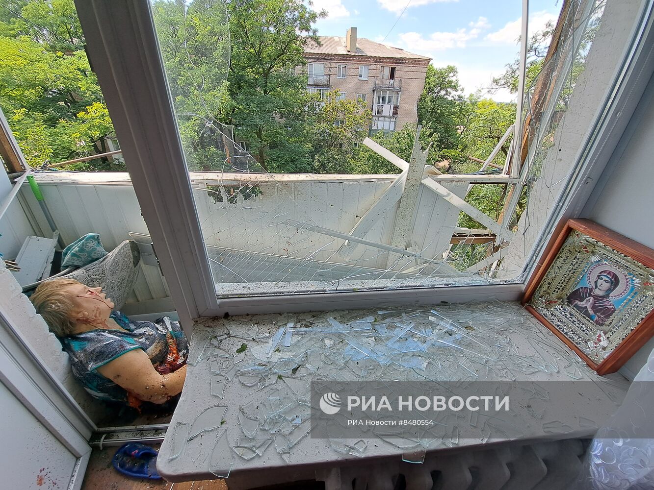 Последствия обстрела Донецка из турецкой РСЗО