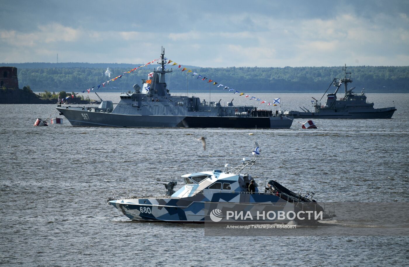 Подготовка ко Дню ВМФ в Санкт-Петербурге