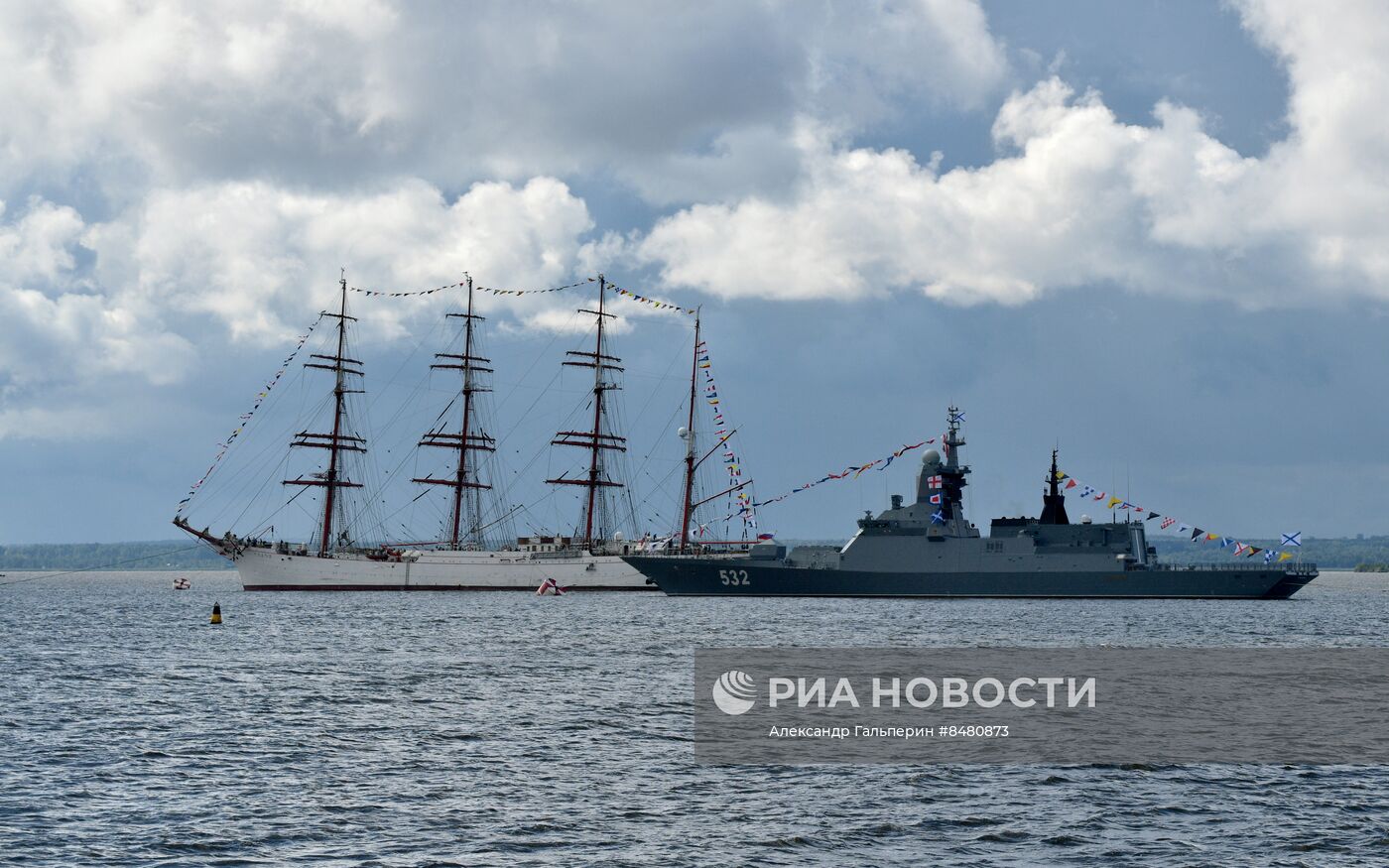 Подготовка ко Дню ВМФ в Санкт-Петербурге