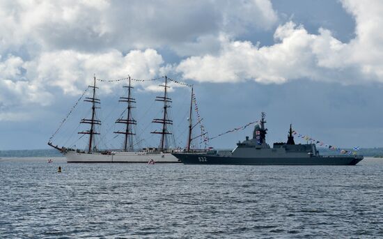 Подготовка ко Дню ВМФ в Санкт-Петербурге