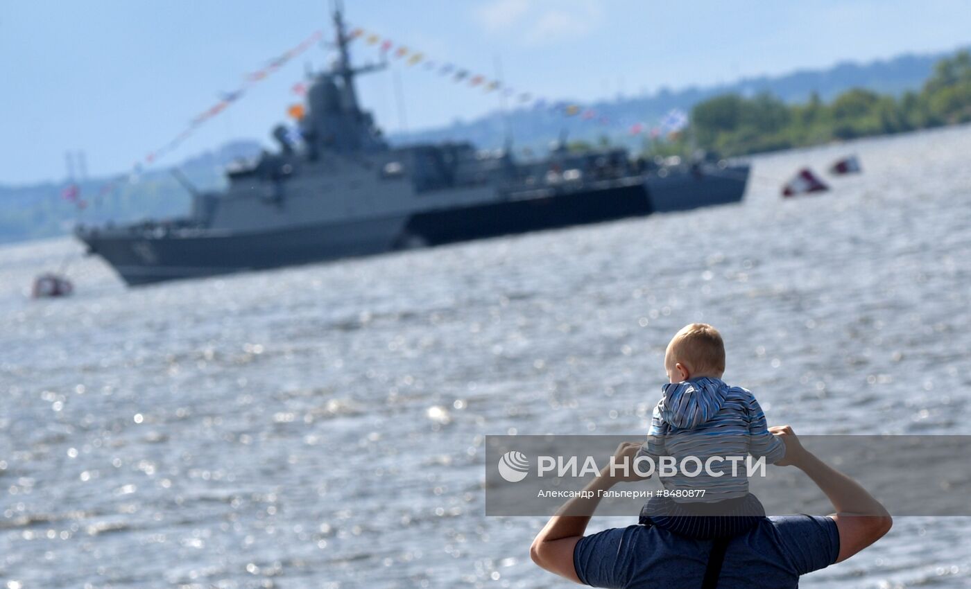 Подготовка ко Дню ВМФ в Санкт-Петербурге