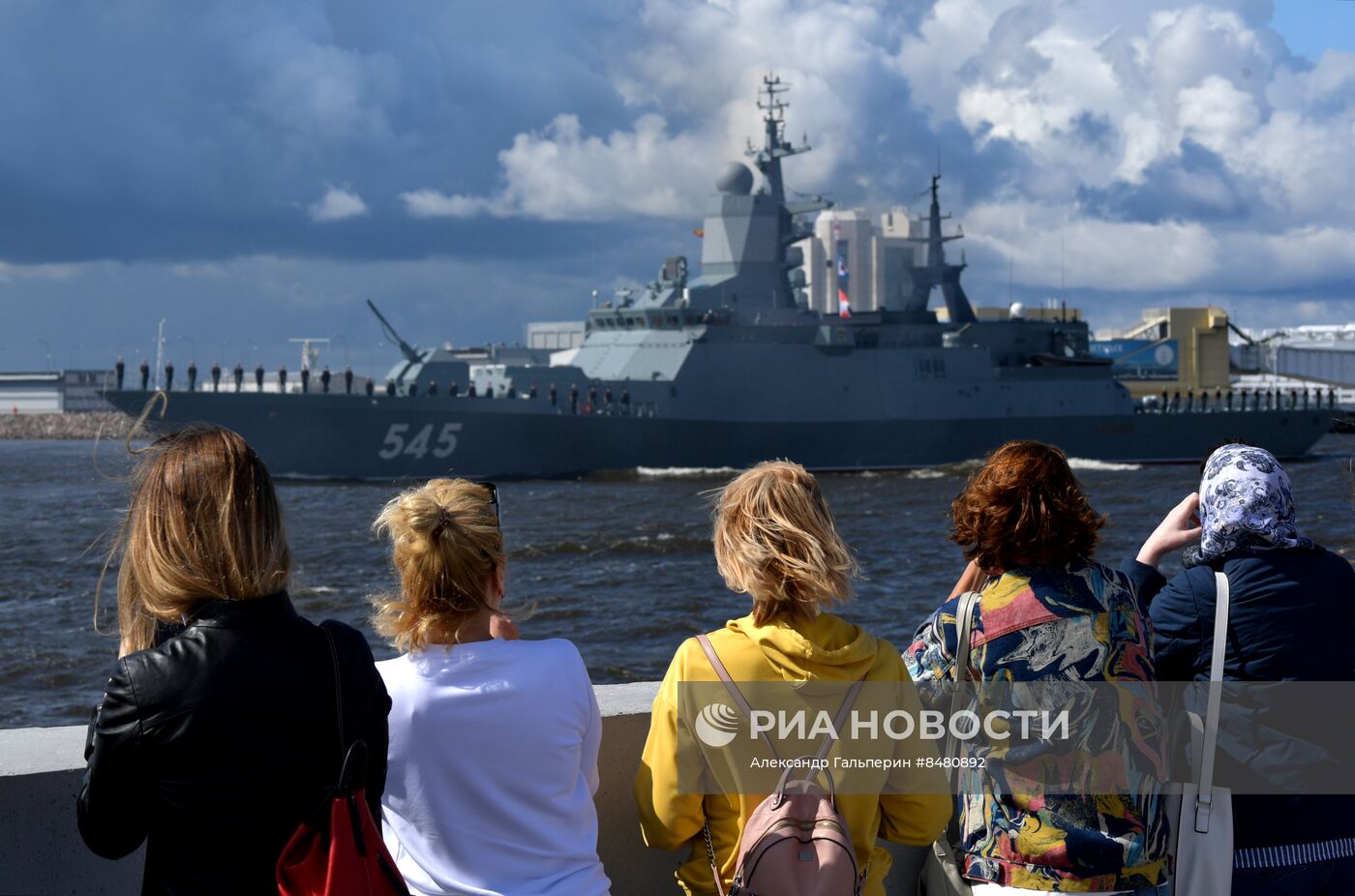 Подготовка ко Дню ВМФ в Санкт-Петербурге