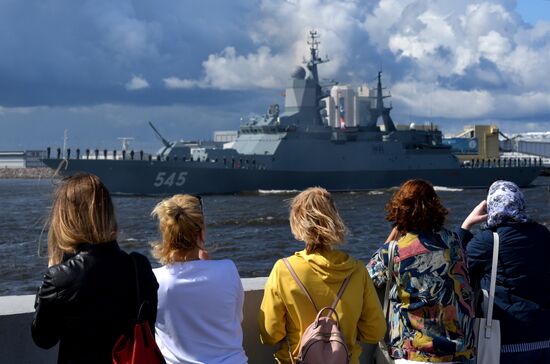 Подготовка ко Дню ВМФ в Санкт-Петербурге