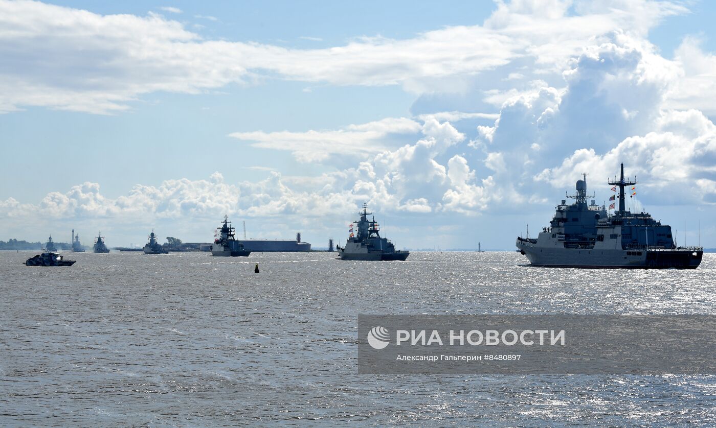 Подготовка ко Дню ВМФ в Санкт-Петербурге