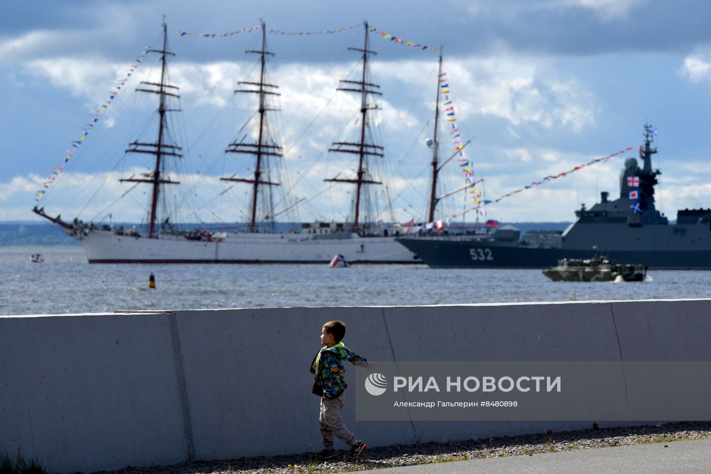 Подготовка ко Дню ВМФ в Санкт-Петербурге