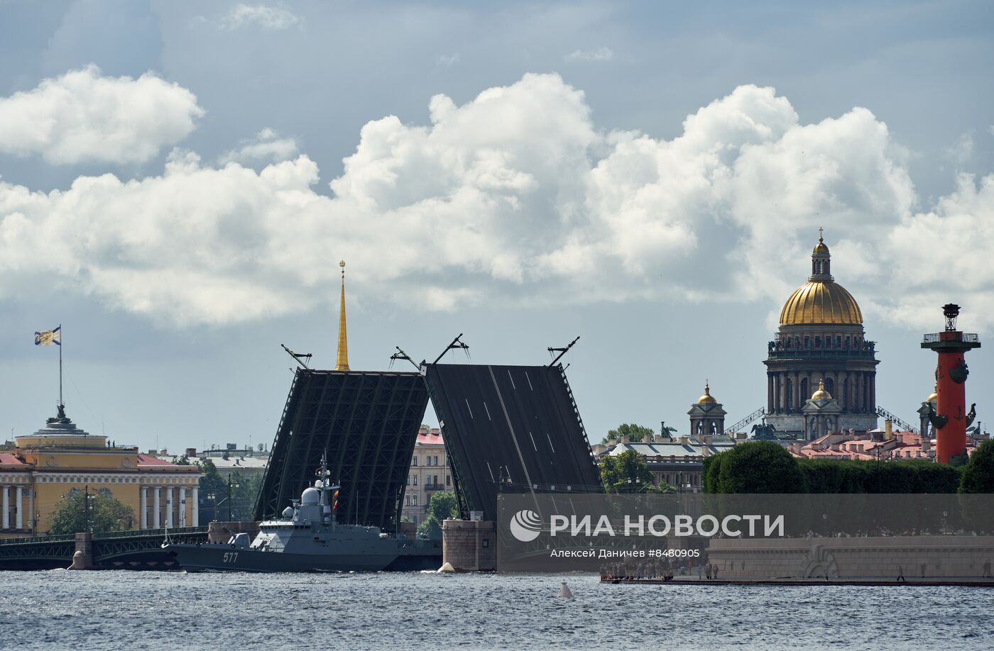 Подготовка ко Дню ВМФ в Санкт-Петербурге