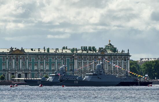 Подготовка ко Дню ВМФ в Санкт-Петербурге