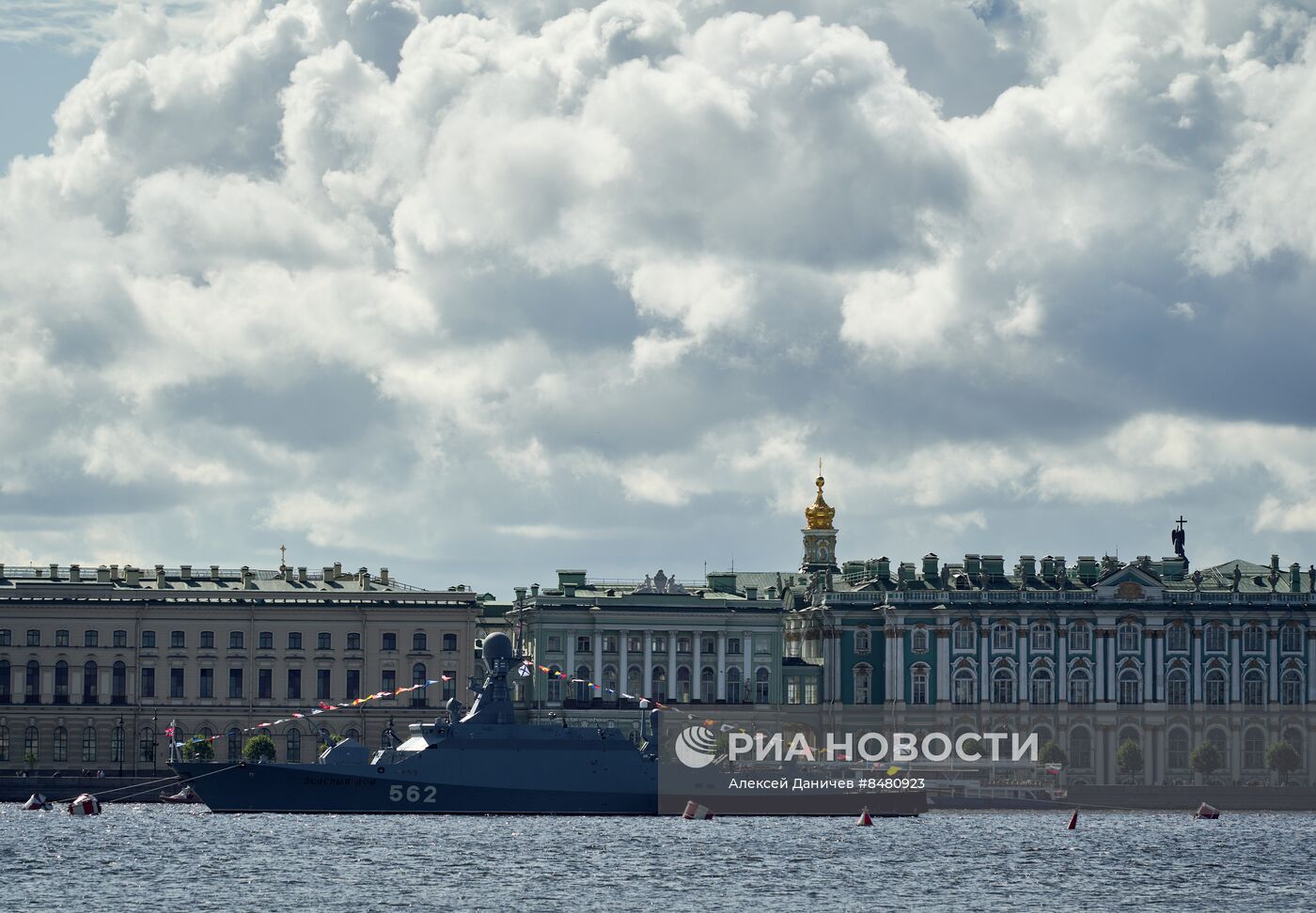 Подготовка ко Дню ВМФ в Санкт-Петербурге