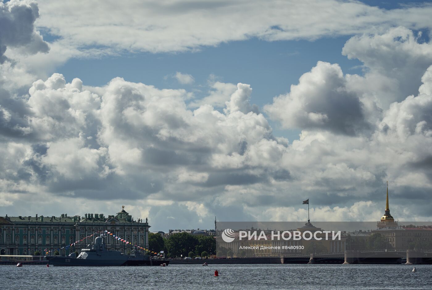 Подготовка ко Дню ВМФ в Санкт-Петербурге