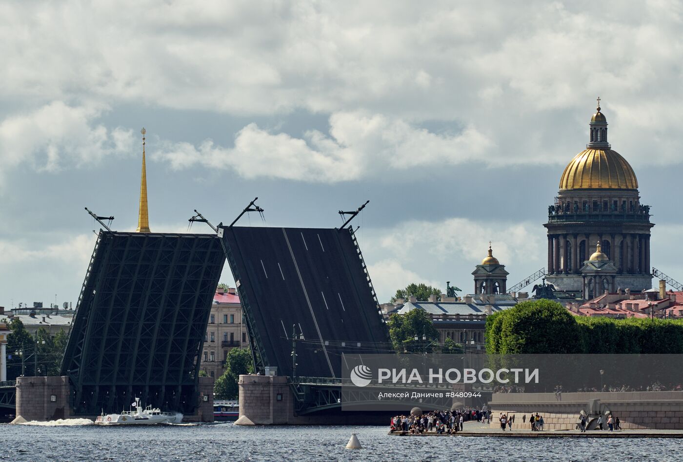 Подготовка ко Дню ВМФ в Санкт-Петербурге